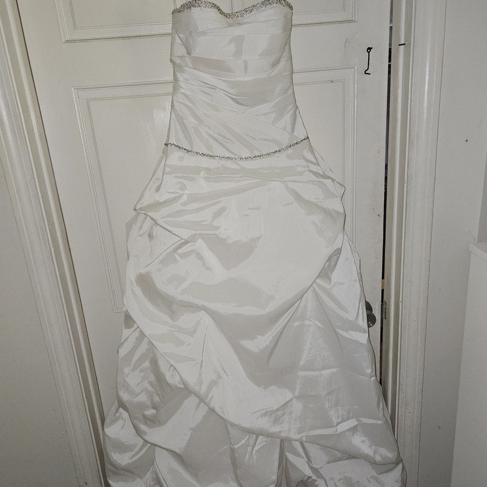 Elegant White Strapless Gown